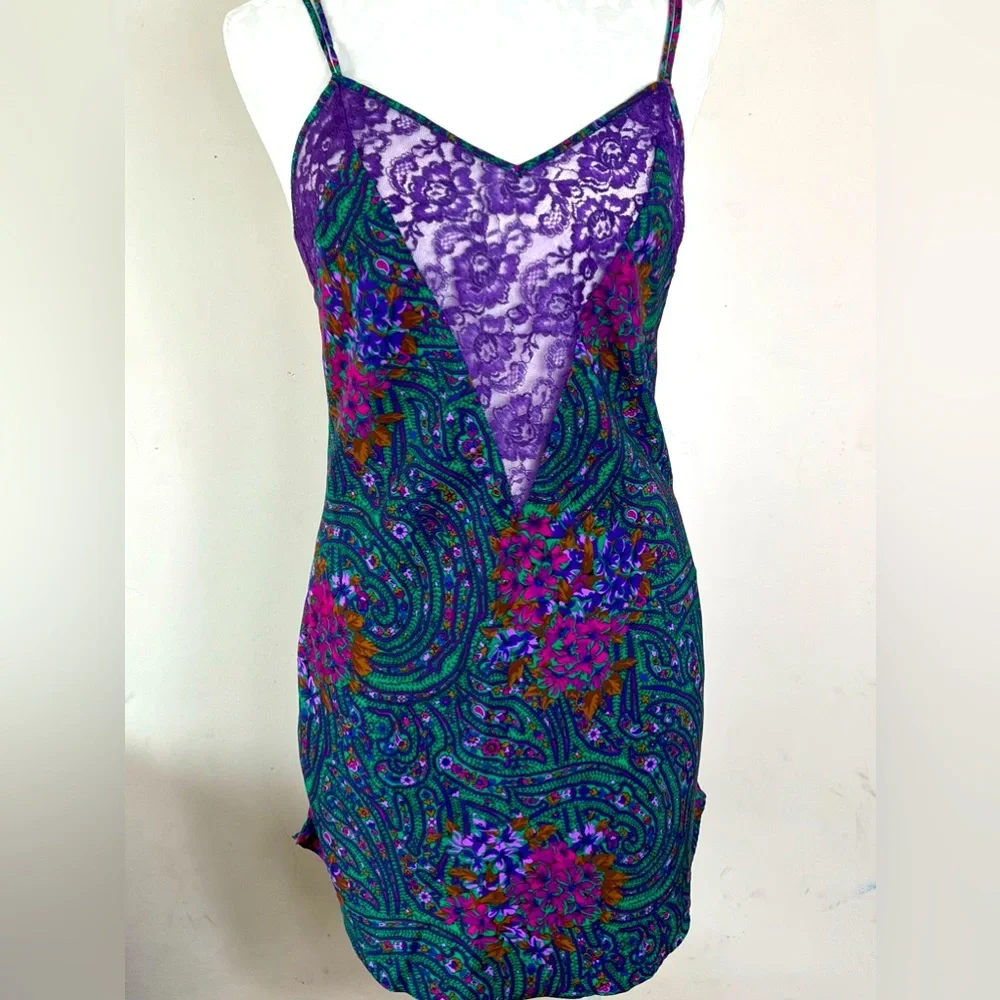 Vintage Vicotria’s Secret lingerie slip on size M - Picture 1 of 7